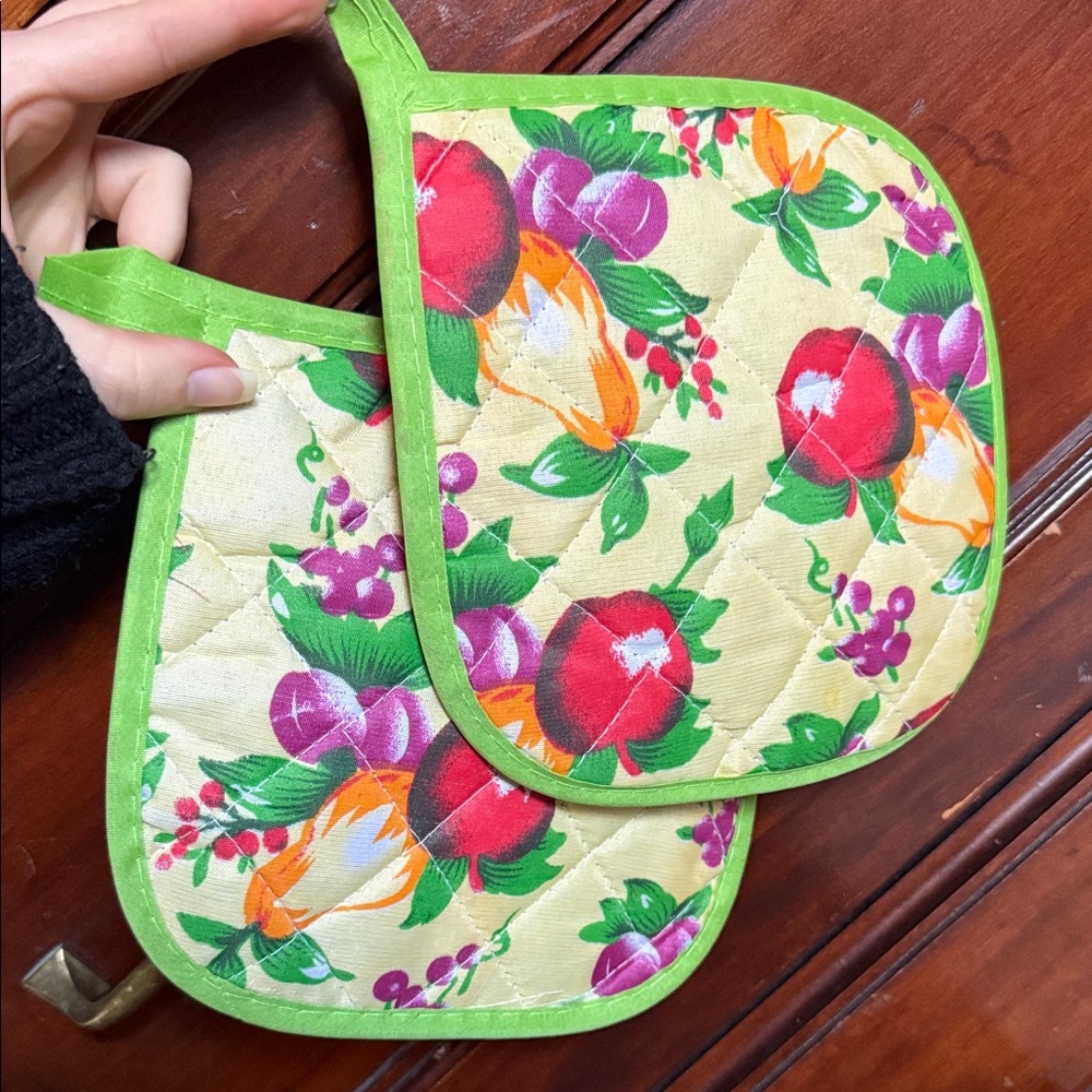 Floral Quilted Pot Holders - Green Trim